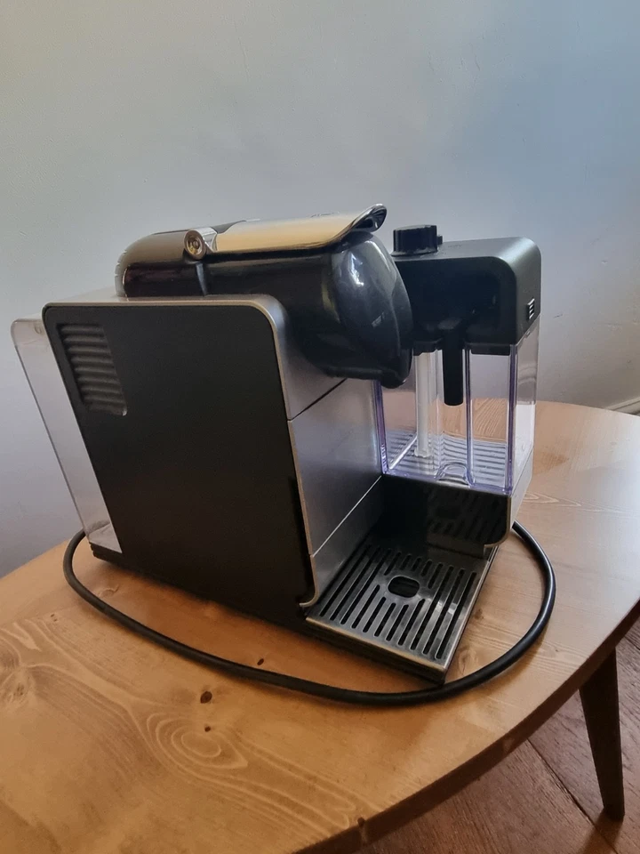 De'longhi Nespresso Lattissima Touch Single Serve Capsule Coffee Machine, photo 1 of 5
