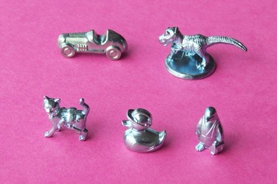5 Monopoly-Figuren (Ente Pinguin Katze Dinosaurier Rennwagen)