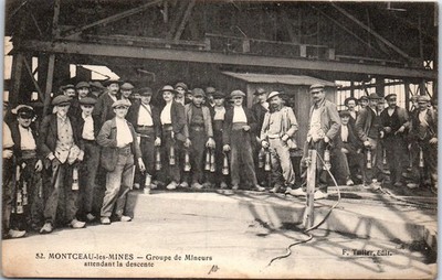 71 MONTCEAU LES MINES - Bergleute warten auf den Abstieg
