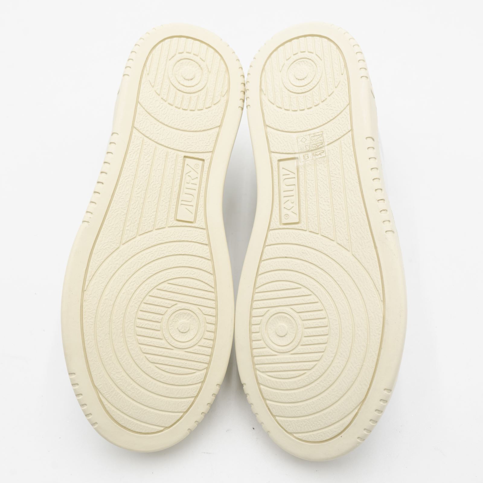 AUTRY Womens Trainers Medalist Low Top White Navy Leather Lace Vintage