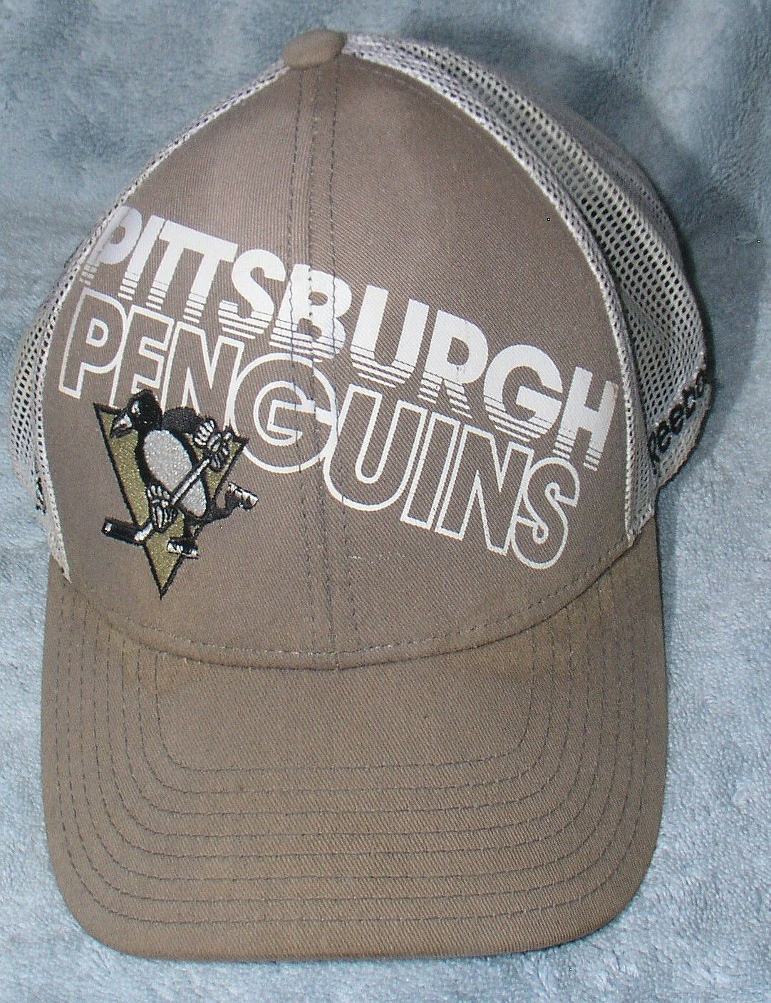 Baseball Cap Pittsburgh Penguins NHL Hockey Reebok Snapback Mesh Back Black Tan-image