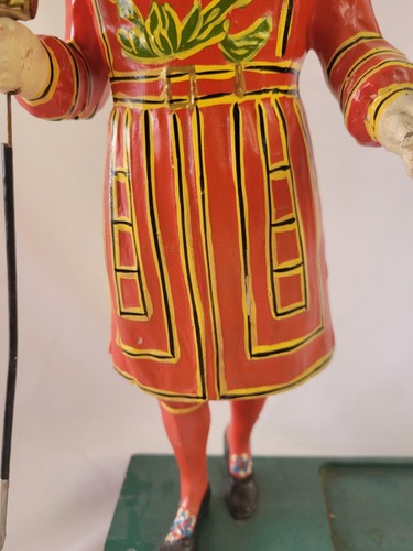 Beefeater Gin 17" Bar Display Yeoman of the Guard ca. 1970s Wood Base Kobrand - Picture 12 of 12