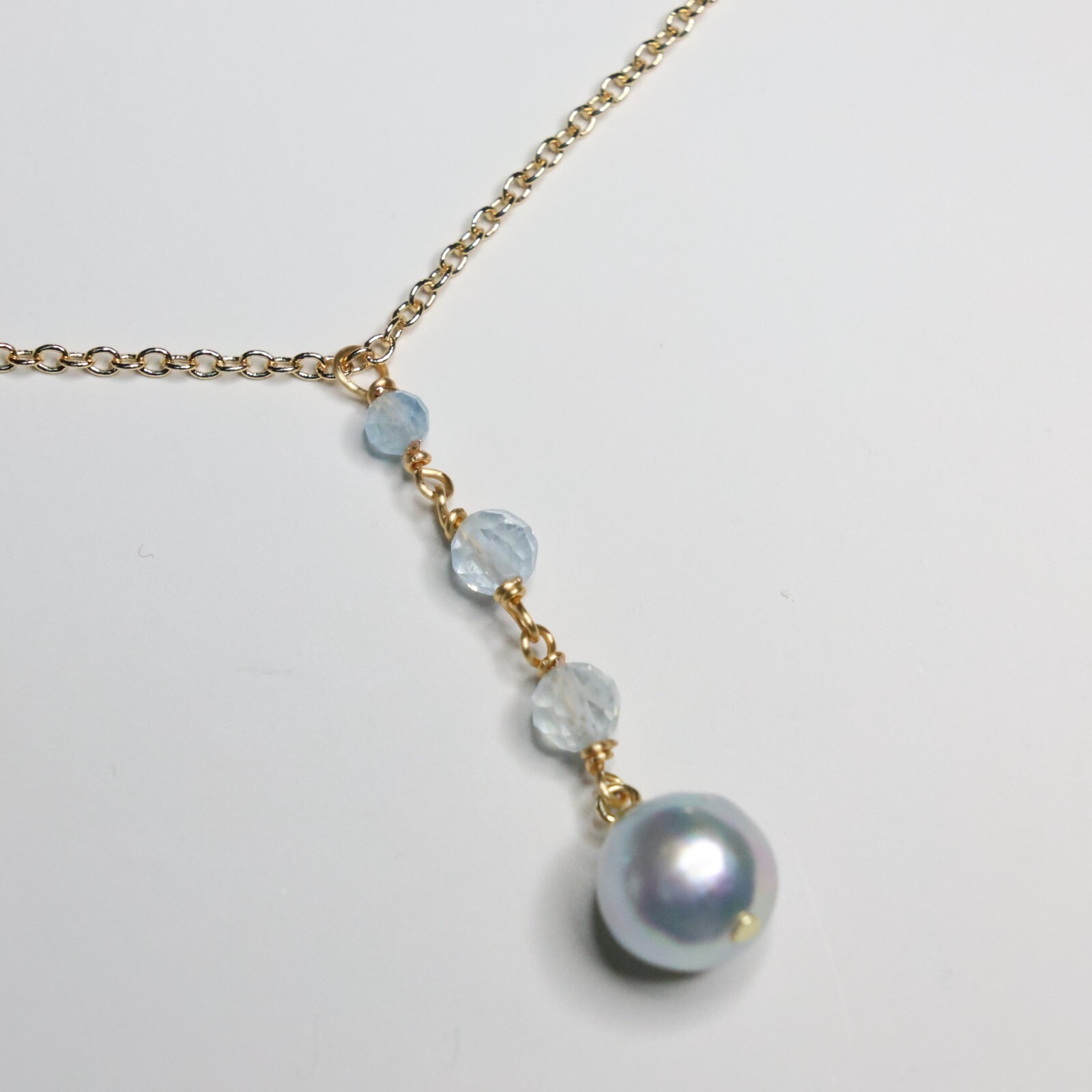 Collier en perles d'Akoya grises et aigue-marine véritable modèle 2045 de 45cm