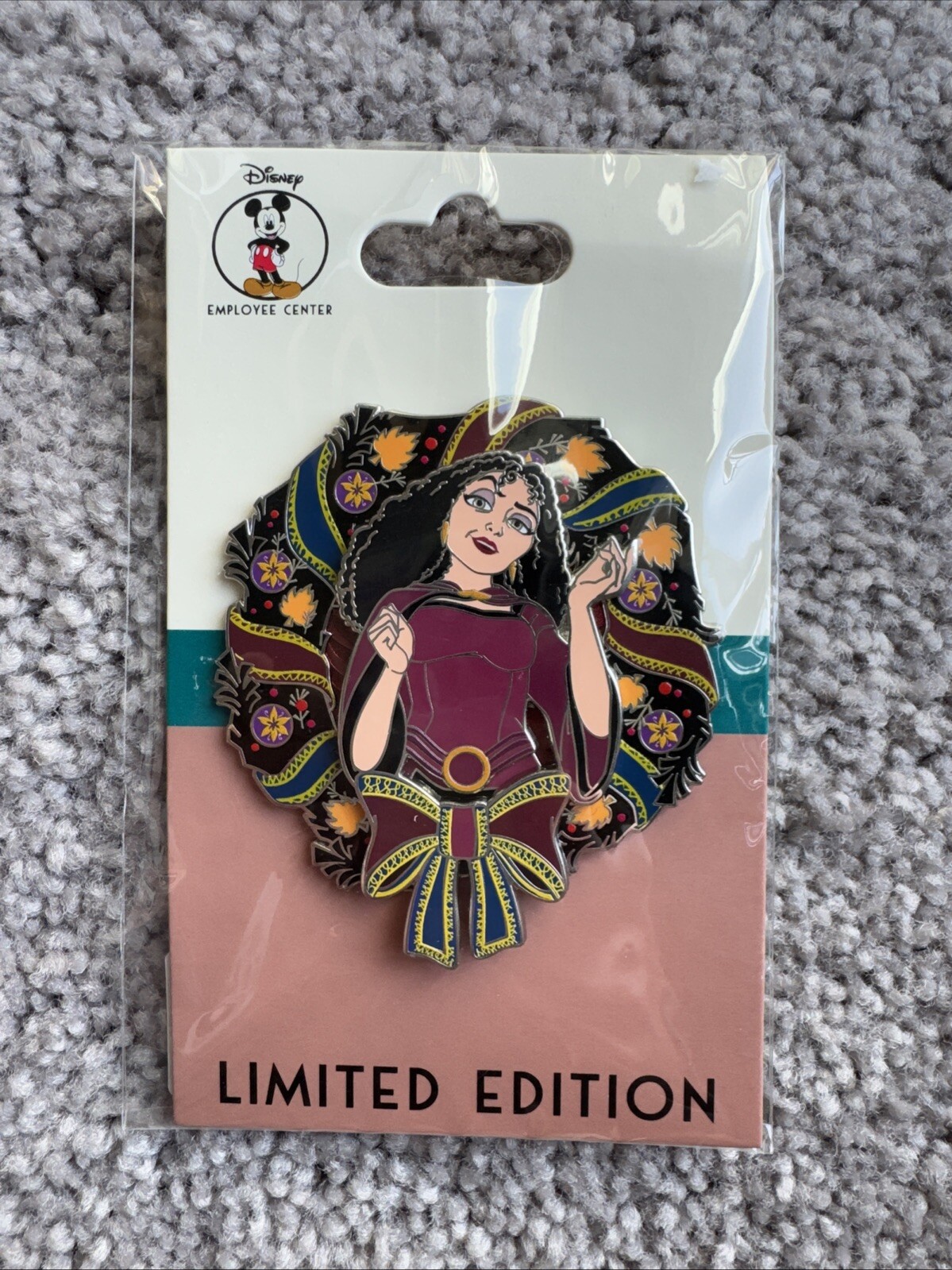 DEC Halloween Wreath Villain Mother Gothel Tangled Disney Pin LE 400