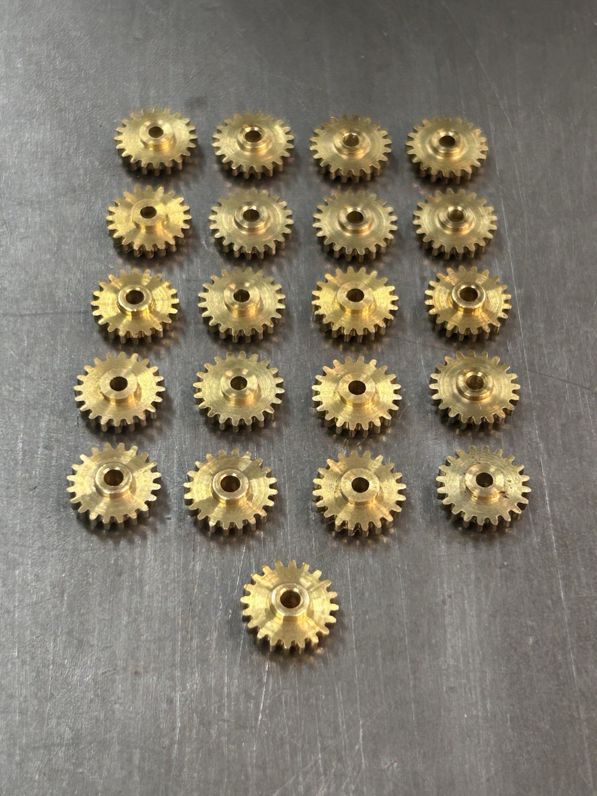 QTY 1 KEMTRON BRASS PINION GEAR 48 PITCH 20 TEETH 3/32" BORE SLOT CAR / RAILROAD