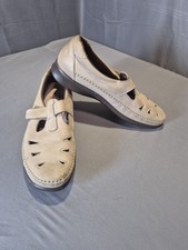 SAS Roamer Beige Tan 8 N Womens Made in USA Casual Walking Tripad Comfort