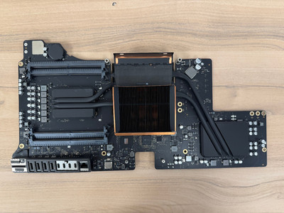 Apple iMac Pro 27'' 5K A1862 Logic Board 8-core 3.2 Ghz Vega 56 With CPU