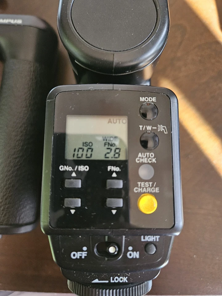 Olympus FL-40 Electronic flash with Fl-BK01 camera mount - Image 4 of 4