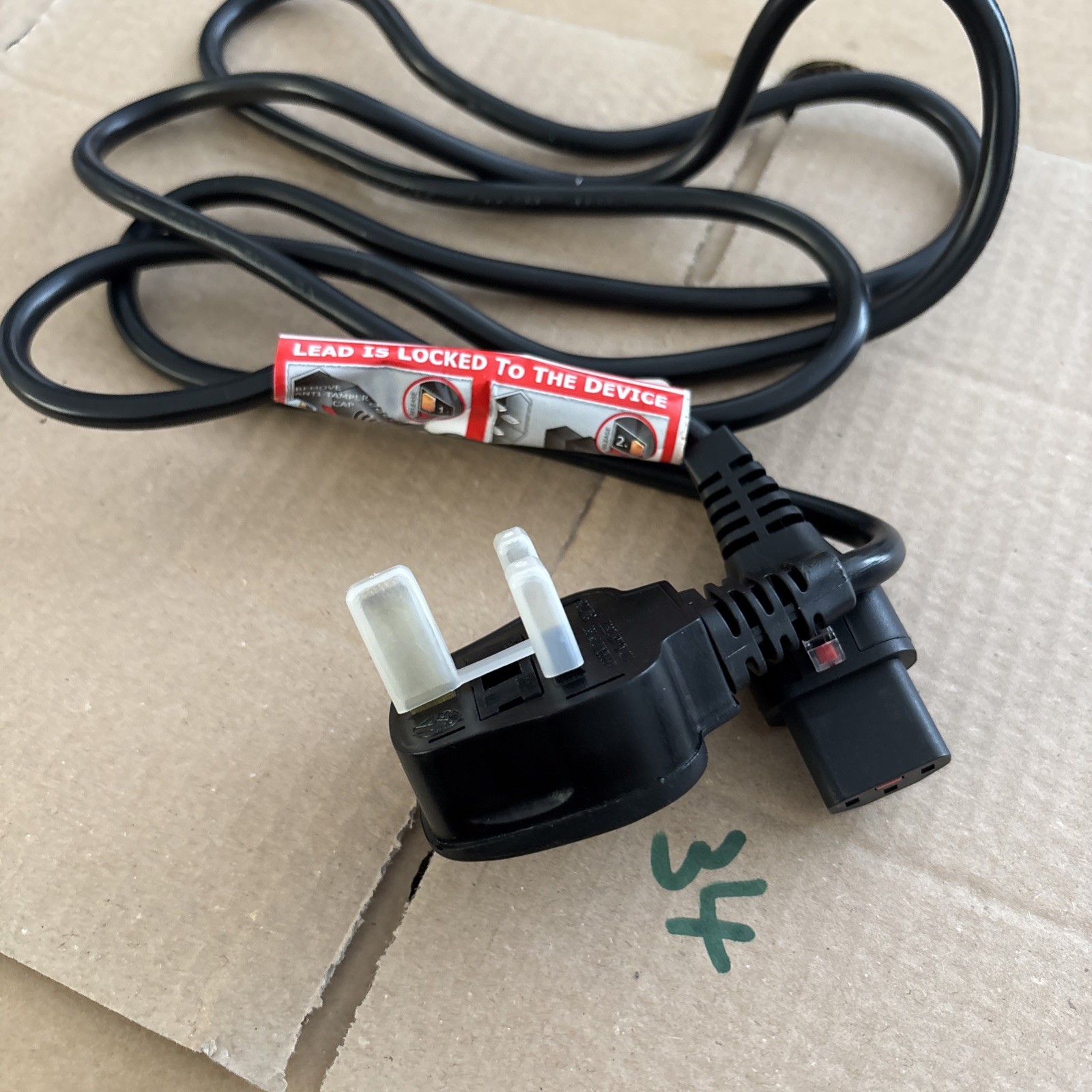 IEC Lock Power Cord  2m UK - IEC C13 IEC Lock Black PVC 1.0mm Power Leads
