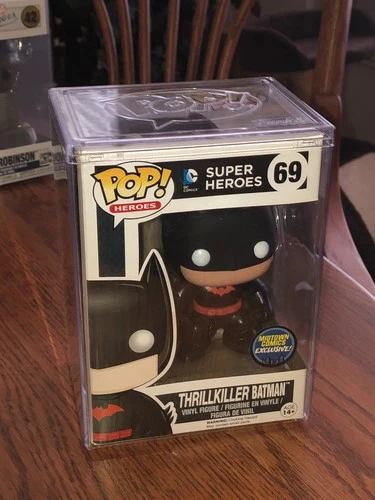 MINT BATMAN MidTown Comics Exclusive #69 in a $15 FUNKO POP PROTECTOR Hard Case
