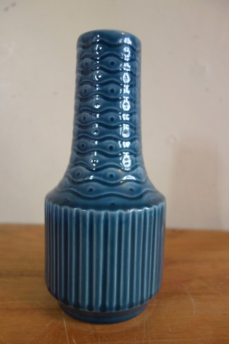 SADLER POTTERY MID CENTURY VINTAGE TURQUOISE BLUE VASE NO. 160 AZTEC HAS CHIP