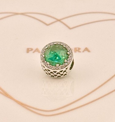 Neu 100 % Original Authentisch Pandora Königlich Grün Strahlende Herzen Charm 791725NSG