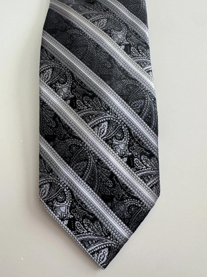 CORBATA HOMBRE PLATINO DESIGNS NEGRA CON GRIS BEIGE BLANCO 3,75 X 60 NUEVA SIN ETIQUETAS Foto 2 de 3