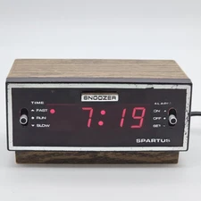 Vintage Spartus Alarm Clock Wooodgrain 21-3009-190 HONG KONG 1979 WORKS TESTED