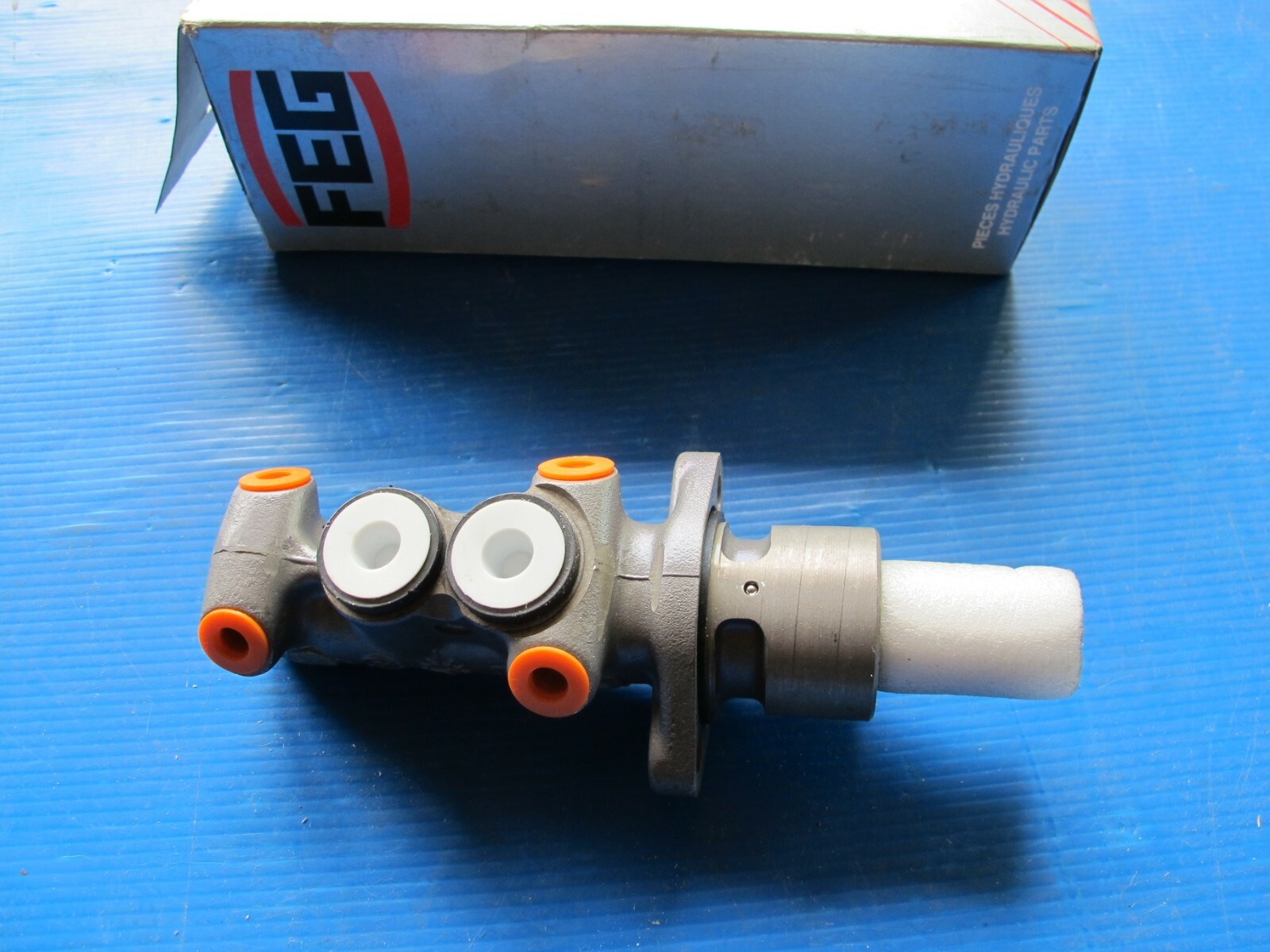 Pédale de frein molle sur Passat III ? Changez pour le maître-cylindre FEG 22mm