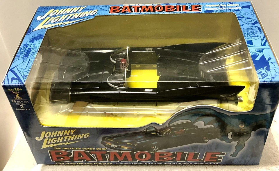 Johnny Lightning 1960s DC Batmobile 1:24 Scale Die-Cast Metal Model Kit - NM. - Image 2 of 4
