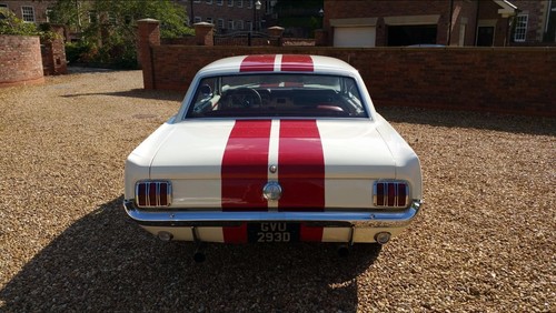 1966 FORD MUSTANG V8 COUPE WHITE & RED - AUTO - POWER STEERING - DISC BRAKES - Picture 5 of 7