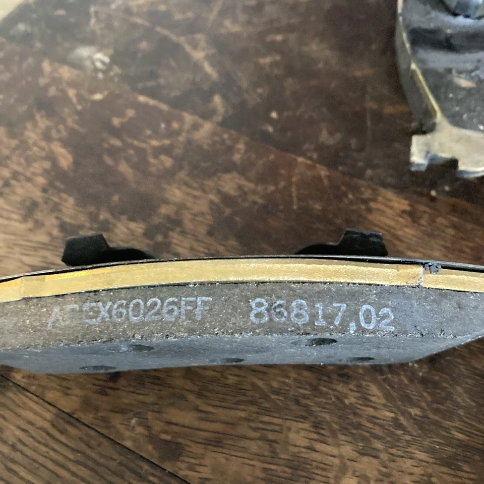 Pastilhas de freio a disco AutoSpecialty Metal-Lux 24-477-04 para Jeep Cherokee 1990-01 - Imagem 2 de 4