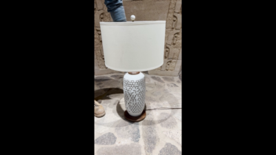 Gilet Chaud En Maille. Produit D'épaule Sur Un Cintre Noué à La Main