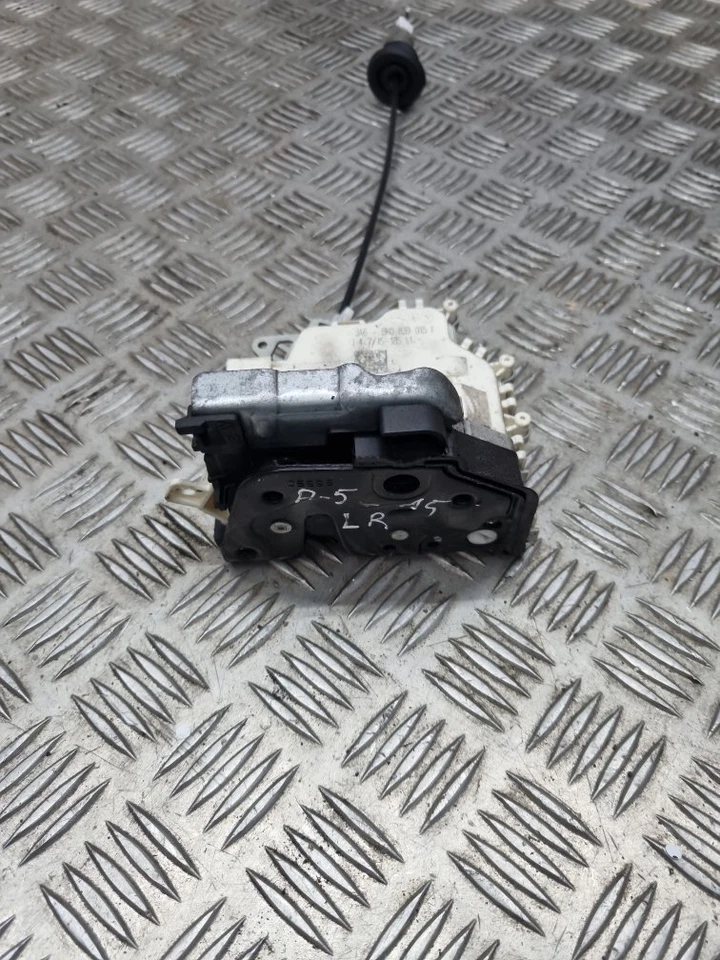 Audi A5 Mk2 Hatchback 2011-2015 Cerradura Sello (Trasero Lado Pasajero) Negro - Imagen 3 de 4