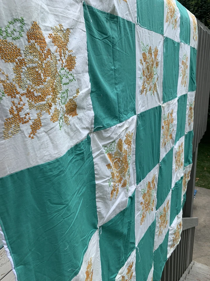Vintage Green And White  Quilt Blanket Cross Stitched Quilt Antique Quilt - Image 3 of 4