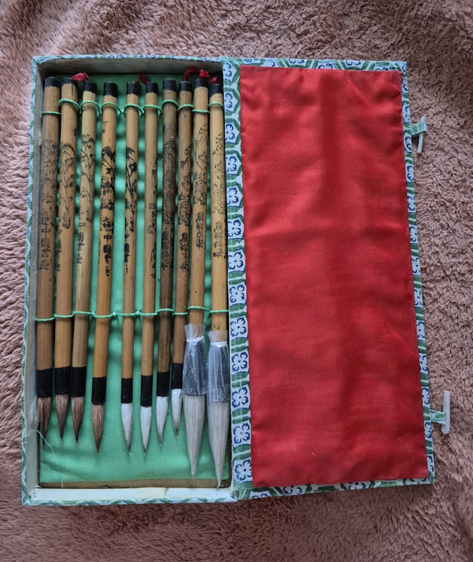 Chinese Calligraphy Brush Set, Multiple Brushes, Patterned Case