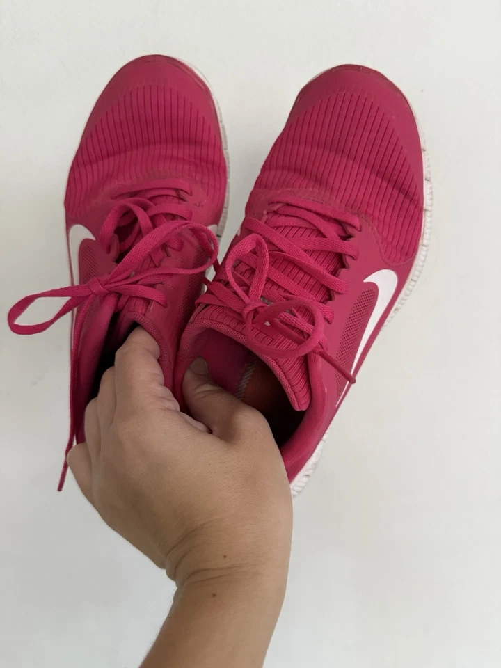Tenis Nike para mujer rosa libre 4 V3 para correr con cordones, talla US 8 Foto 4 de 4