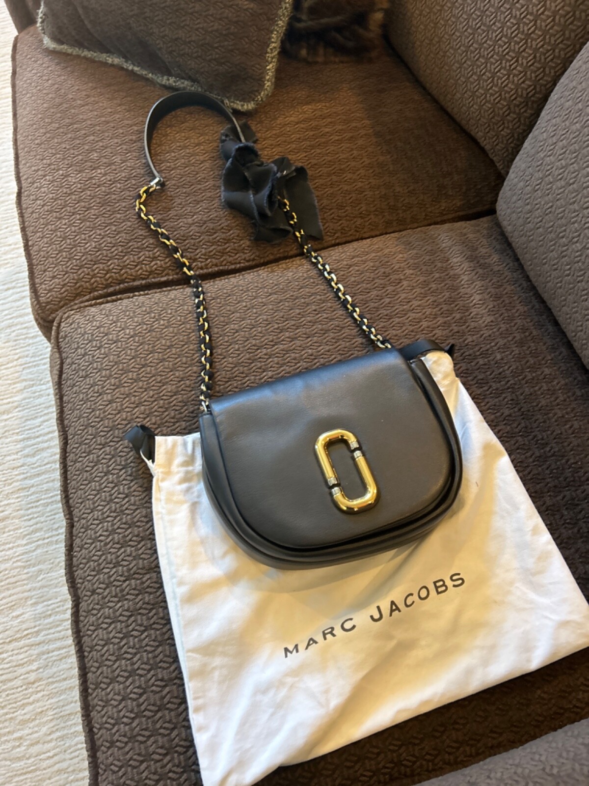 marc jacobs black crossbody gold chain