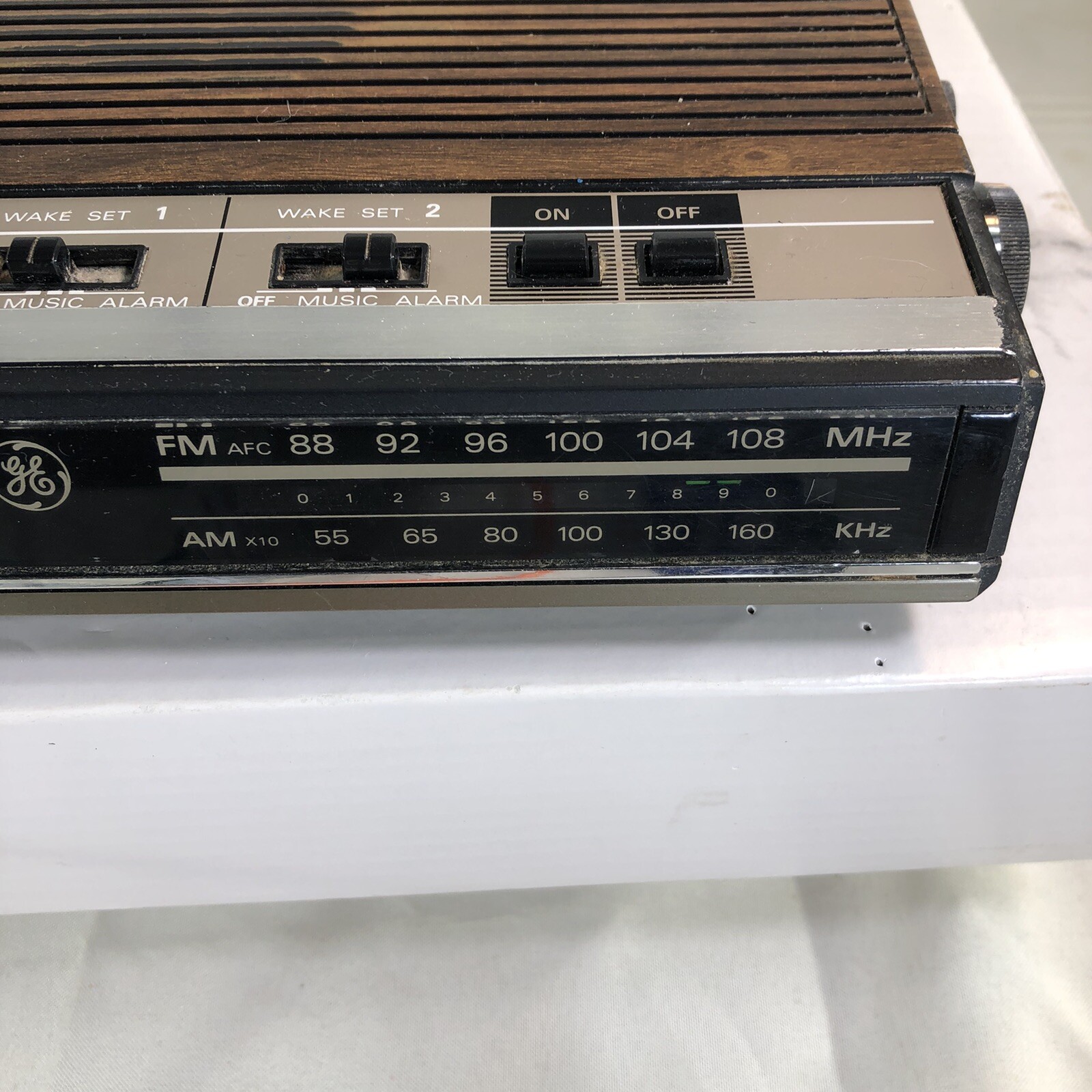 vtg-general-electric-ge-model-7-4638-am-fm-digital-alarm-clock-radio