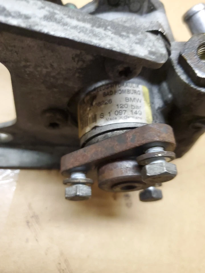 2001-2003 BMW 525I - Power Steering PUMP 1097149 - Image 2 of 4