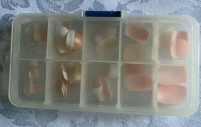 FALSCHE NÄGEL SET IM KARTON