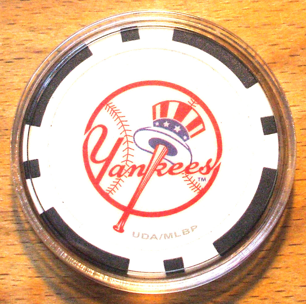 (1) New York Yankees Poker Chip Golf Ball Marker White / Black