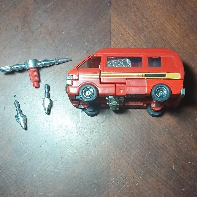 Takara Transformers Red Robot Van Toy 1984 4-11 Years MPN 560432