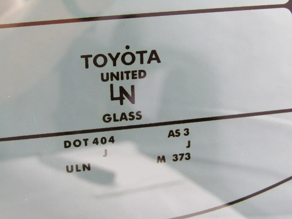 Стекло заднего подъемного борта 2000-2007 Toyota Sequoia - Изображение 3 из 4