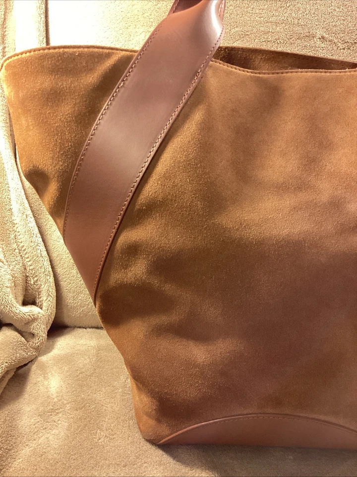 Bolso de Mano Bruno Magli Talia en Gamuza Coñac 20” X 13.5” X 6” Italia ¡EXCELENTE ESTADO USADO! Foto 2 de 4