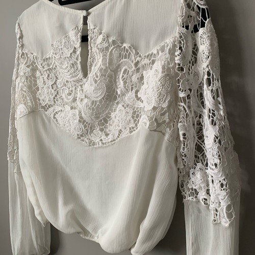 Alice+Olivia crochet Blouse top Womens Medium white long bishop sleeve crew - Picture 8 of 13