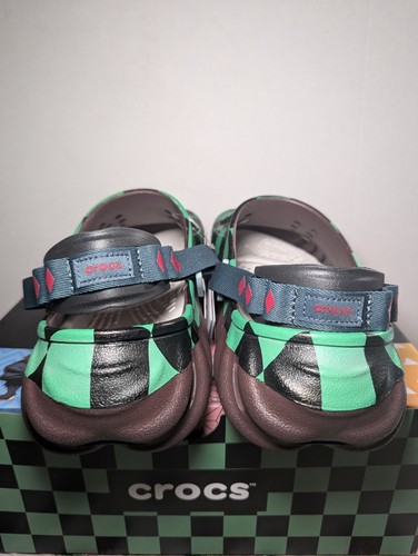 Crocs Herren Demon Slayer Tanjiro Echo Clogs 209317-2ZH grün schwarz braun Gr. 13 - Bild 2 von 10