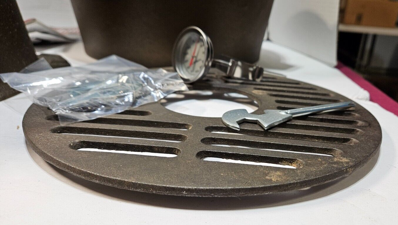 UNUSED Camp Chef Cast Iron Dutch Oven Ultimate Turkey Roaster 13