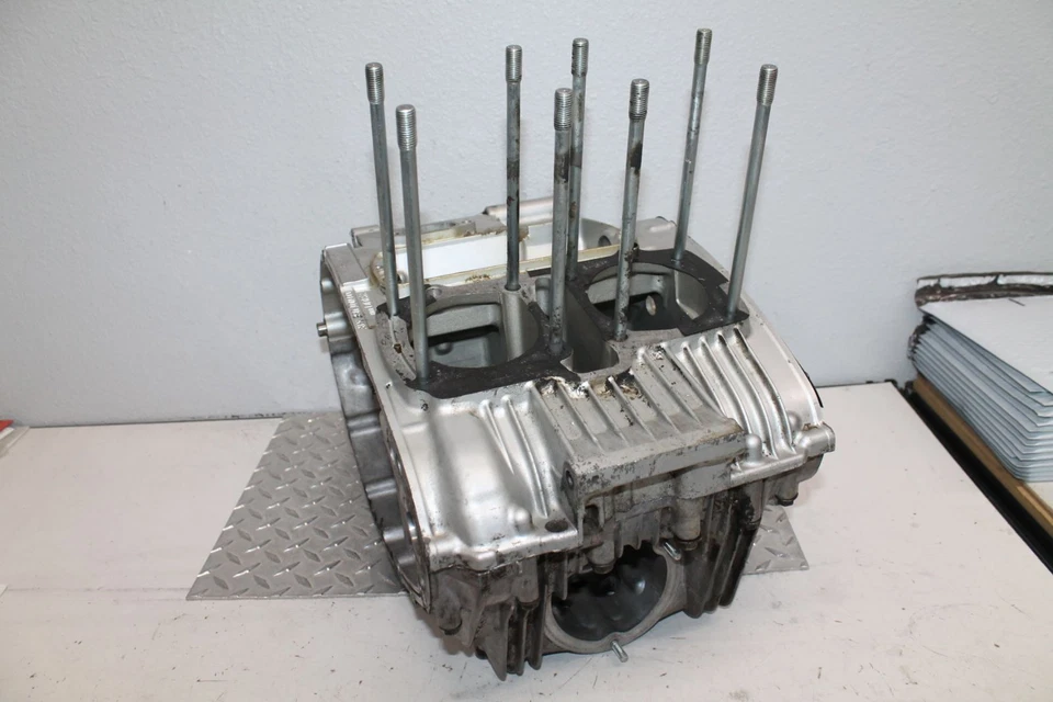 Carcasa cárter motor Suzuki GS450GA 1982 SUZUKIMATIC 11300-44872  Foto 3 de 4