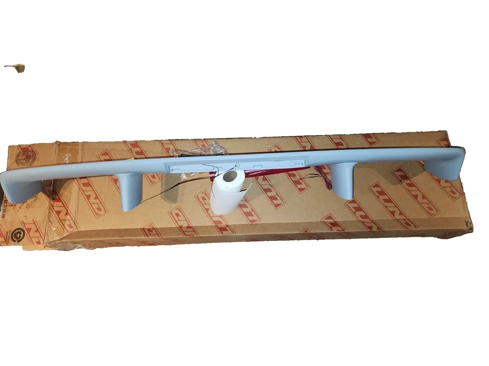 Lund 481670 Spoiler with pantherwing taillight and hardware - Image 2 of 3