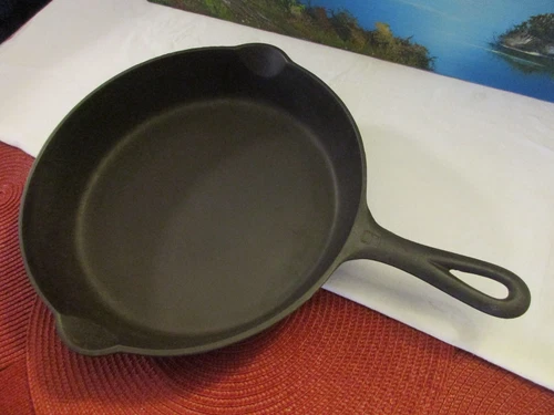 Griswold 710 B Cast Iron Skillet #9 Slant Logo Erie PA 10.5" ~ Spouts Ref. CA-08
