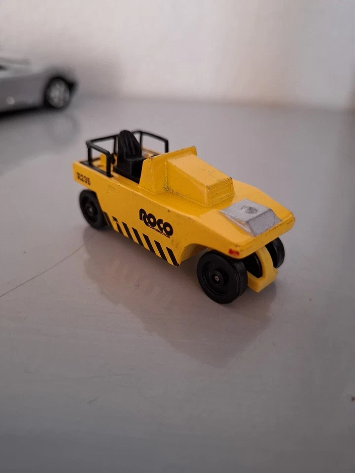 Vintage RealToy Roco Construction Diecast Car R235 Yellow - VERY RARE - Immagine 3 di 4