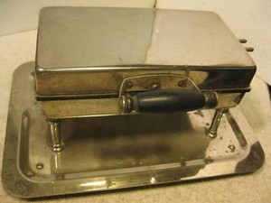 Vintage Universal electric waffle iron