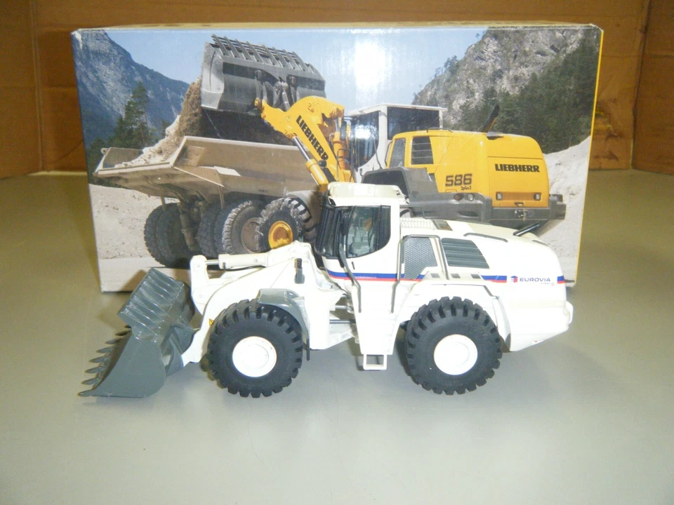 Cargadora de ruedas Liebherr 586 - Versión Eurovia Vinci - Con caja - NZG Foto 3 de 4