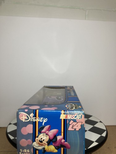 2004 DISNEY NASCAR MINNIE MOUSE COLLECTIBLE DAYTONA 500 CAR 1:24 SCALE - Picture 16 of 17