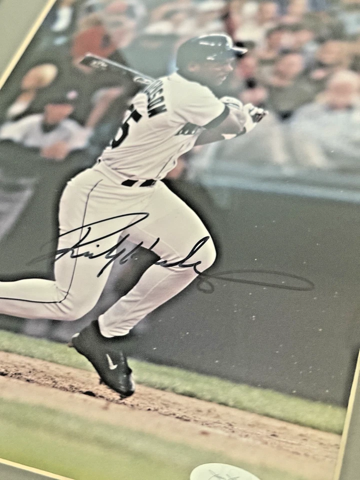 Rickey Henderson Autographed 8×10 Photo – JSA COA – Mariners / Athletics HOF - Image 2 of 3