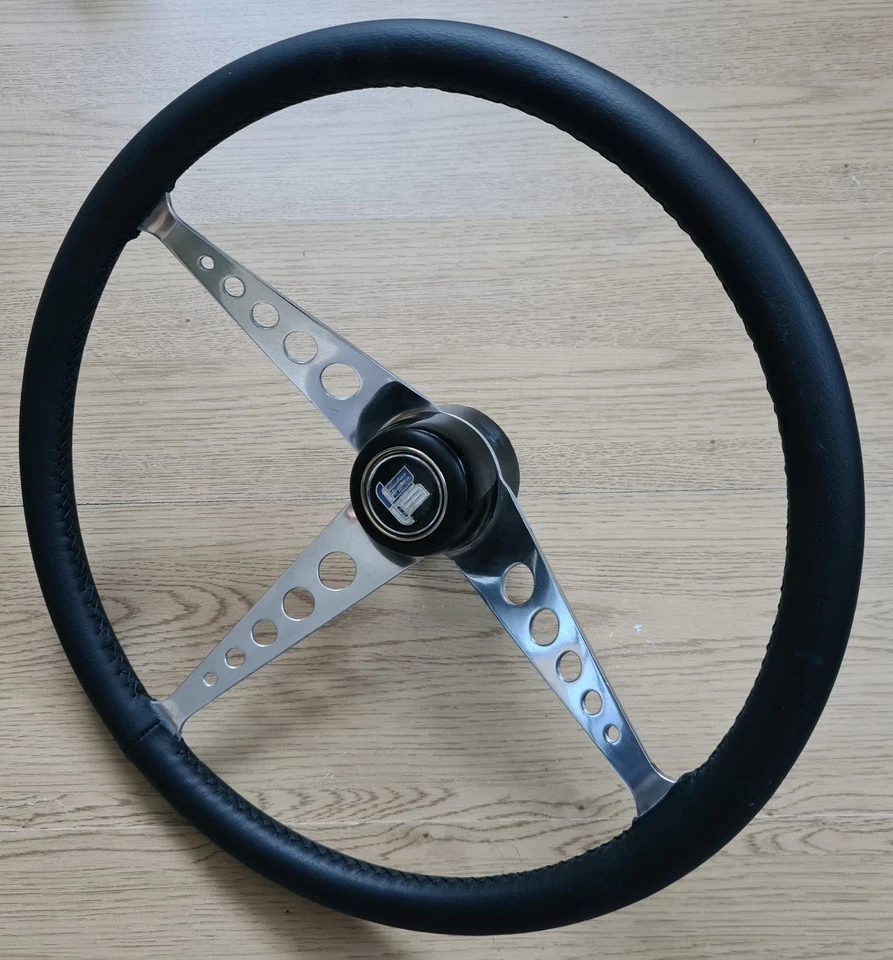 Clásico Triumph GT6 Formula Cuero Negro Volante 3 Radios y Kit Boss - Imagen 3 de 4