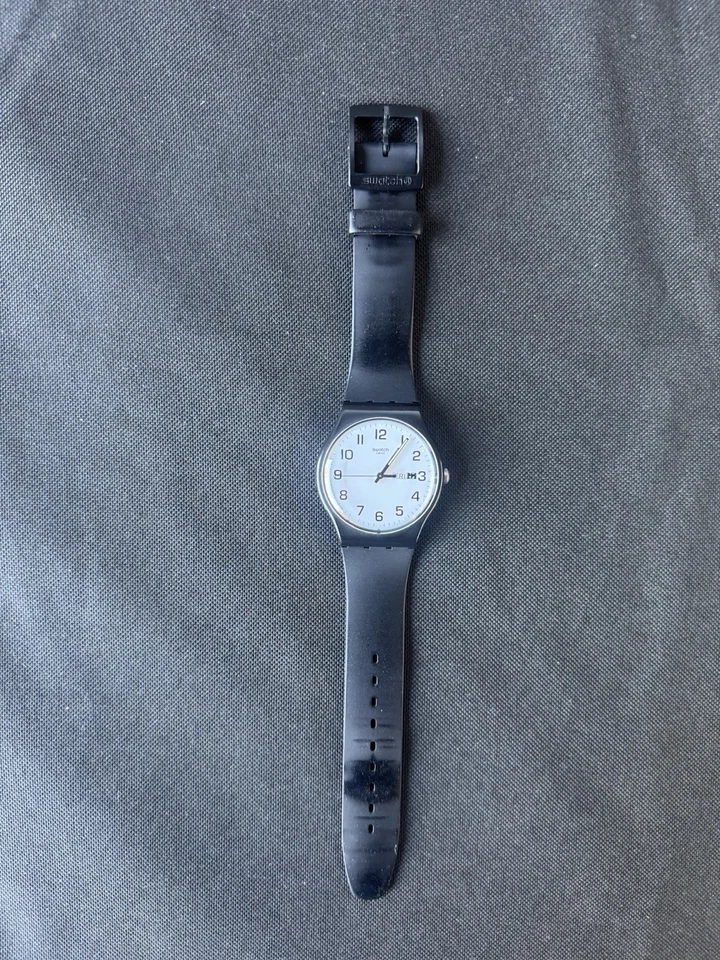 Reloj Pulsera Swatch Día Fecha Correa Silicona Negra - Batería Nueva - Hecho en Suiza Foto 3 de 3