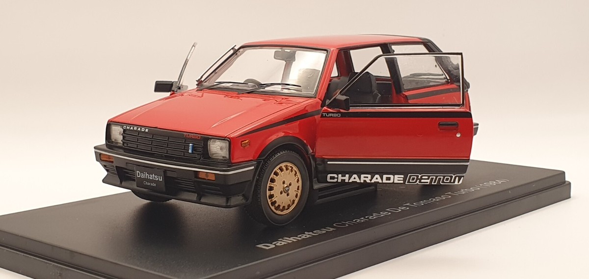 都内で Hachette 1/24 1984 RED TURBO TOMASO DE CHARADE DAIHATSU 乗用車