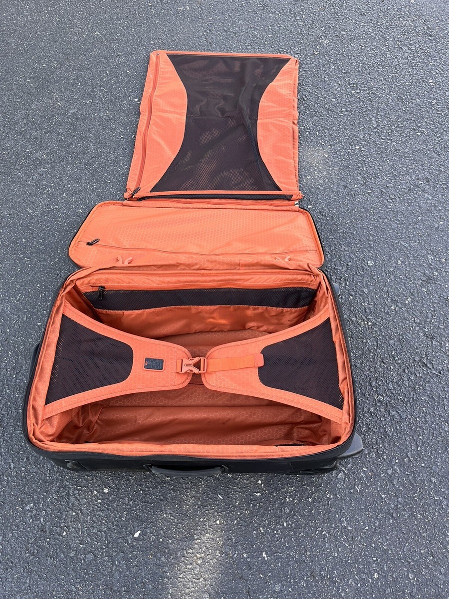 Tumi T-Tech Move 5622D Garmet Bag Luggage Carry On 22